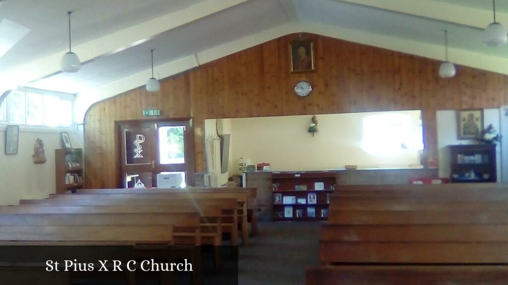 St Pius X R C Church - Leicester (England)